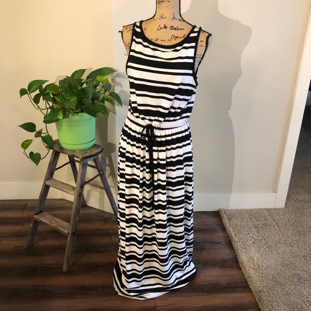 BB Dakota Black and White Size Small Maxi Dress
